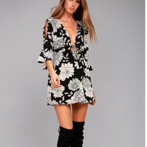 Lulu’s black and white floral print dress xs
